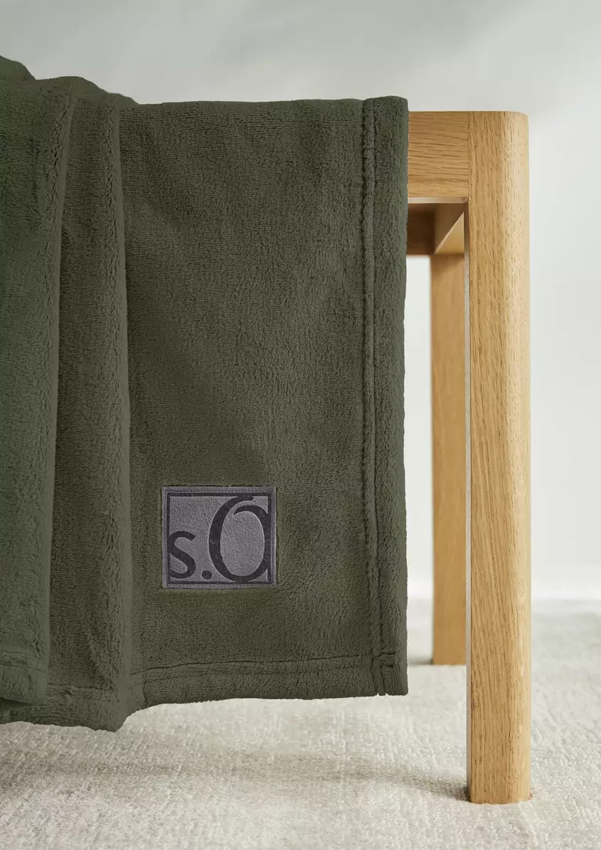 Weiche Decke mit Logo-Detail