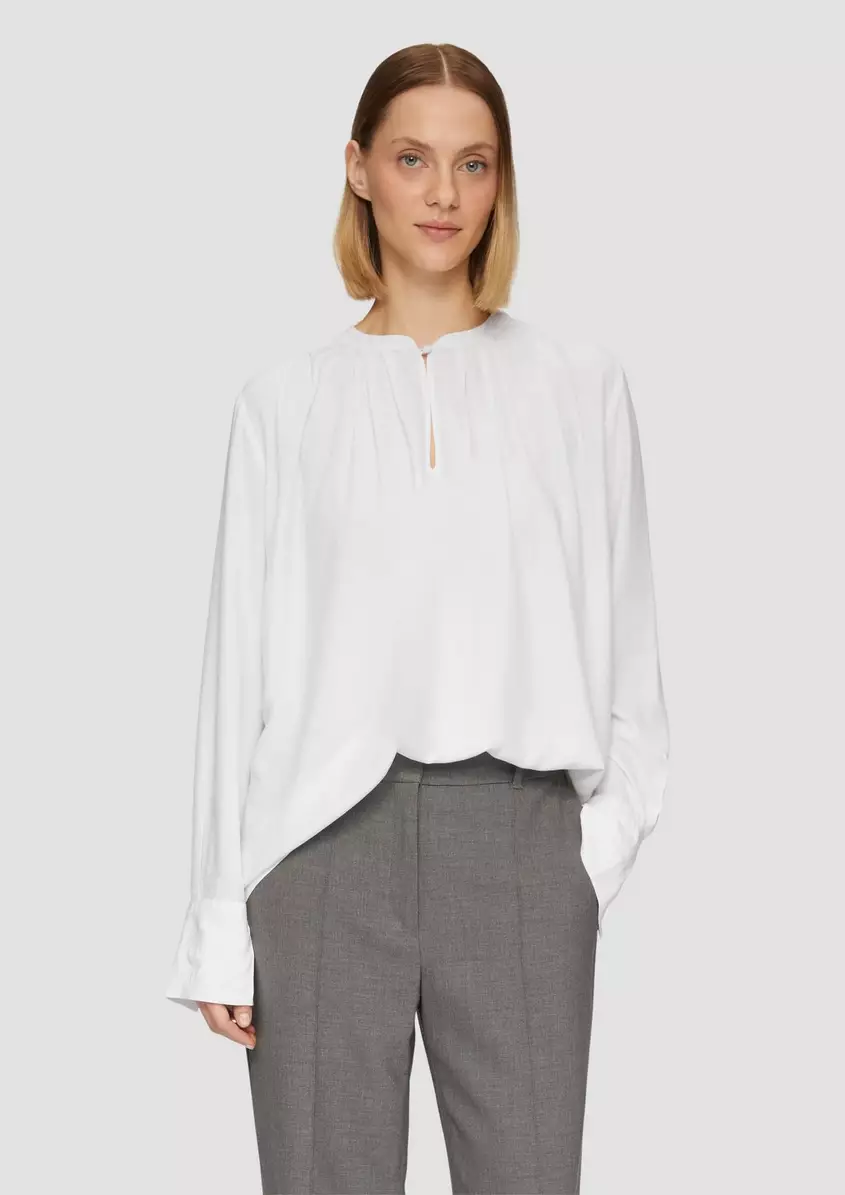Viskosebluse mit Faltendetails