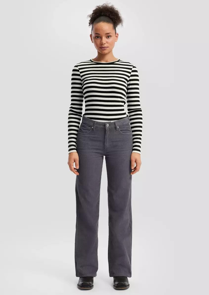 Cordhose mit weitem Bein