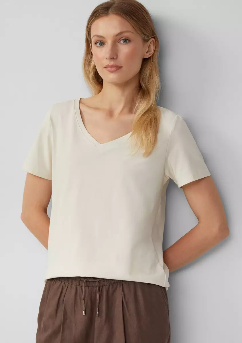 T-Shirt mit V-Ausschnitt