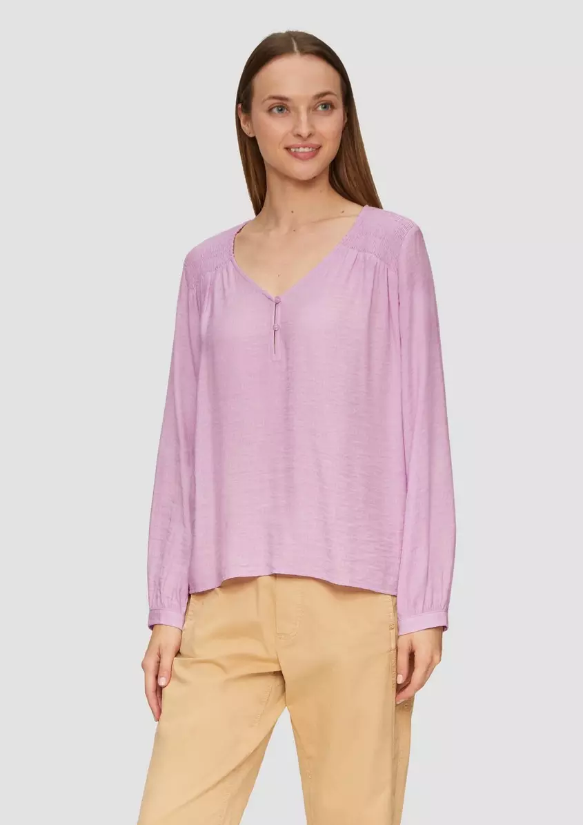 Strukturierte Bluse aus Viskosemix mit Smok Details