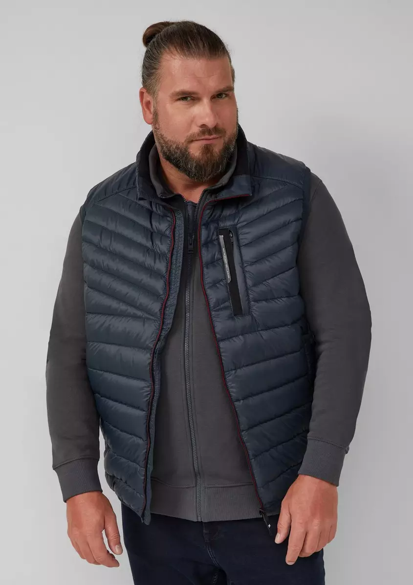 Leichte Steppweste mit sportiven Kontrastdetails | 360Â° Circular Vision