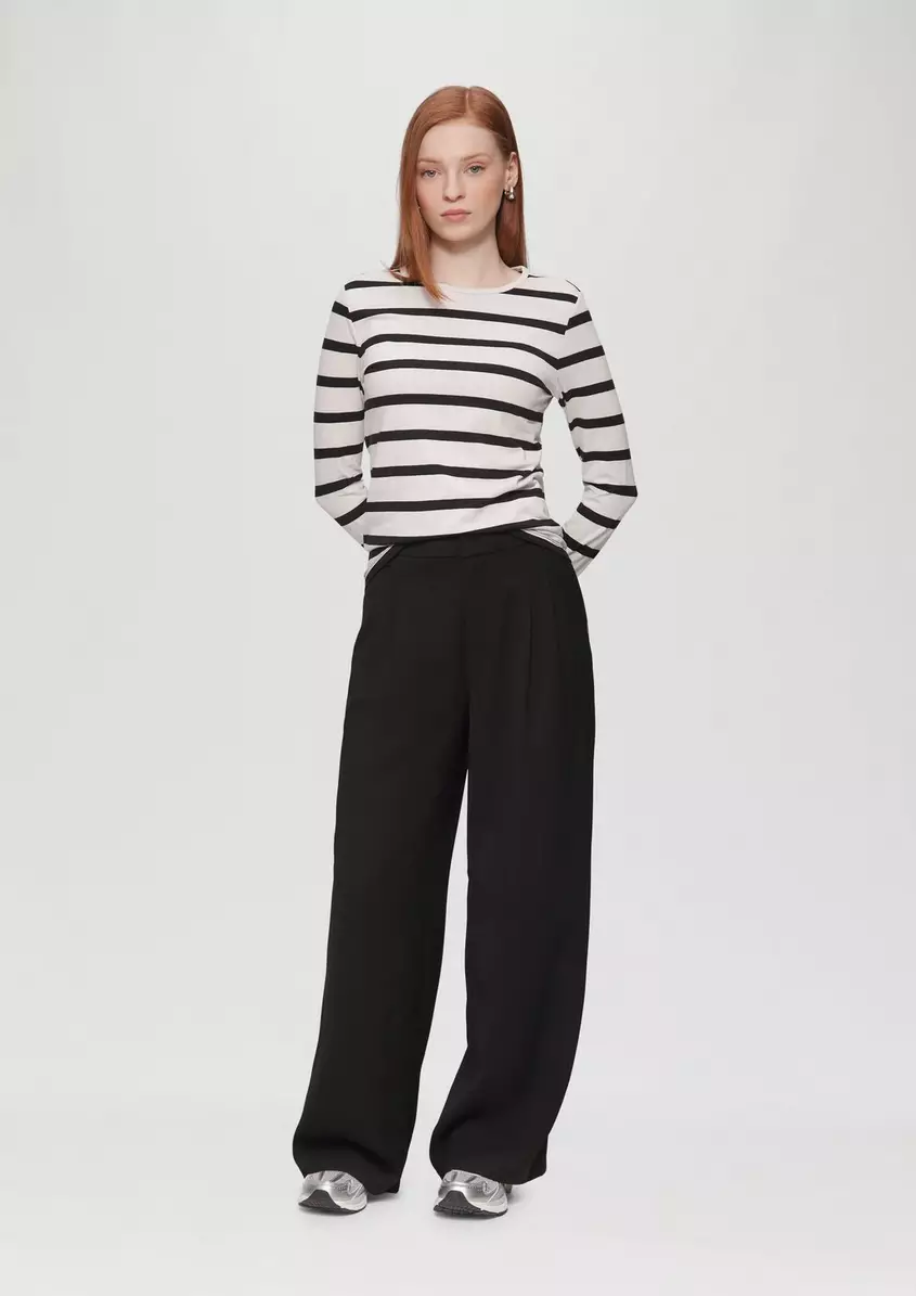 Bundfaltenhose mit weitem Bein