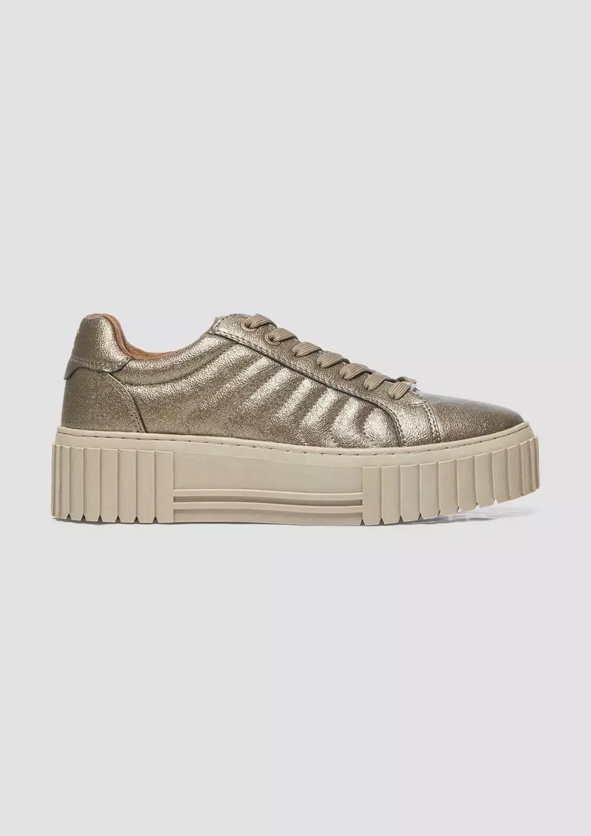 Plateausneaker mit Kontrastsohle