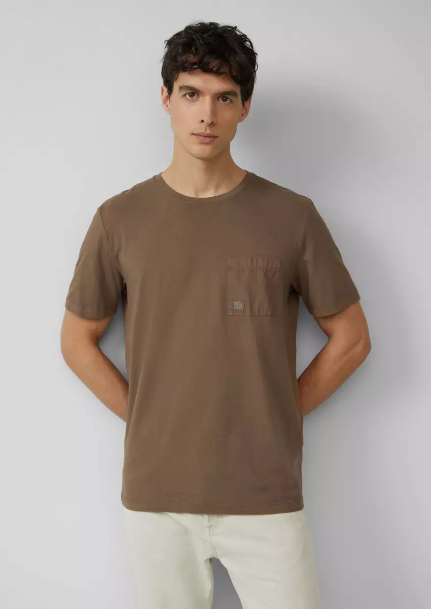 T-Shirt mit Brusttasche und Garment Dye