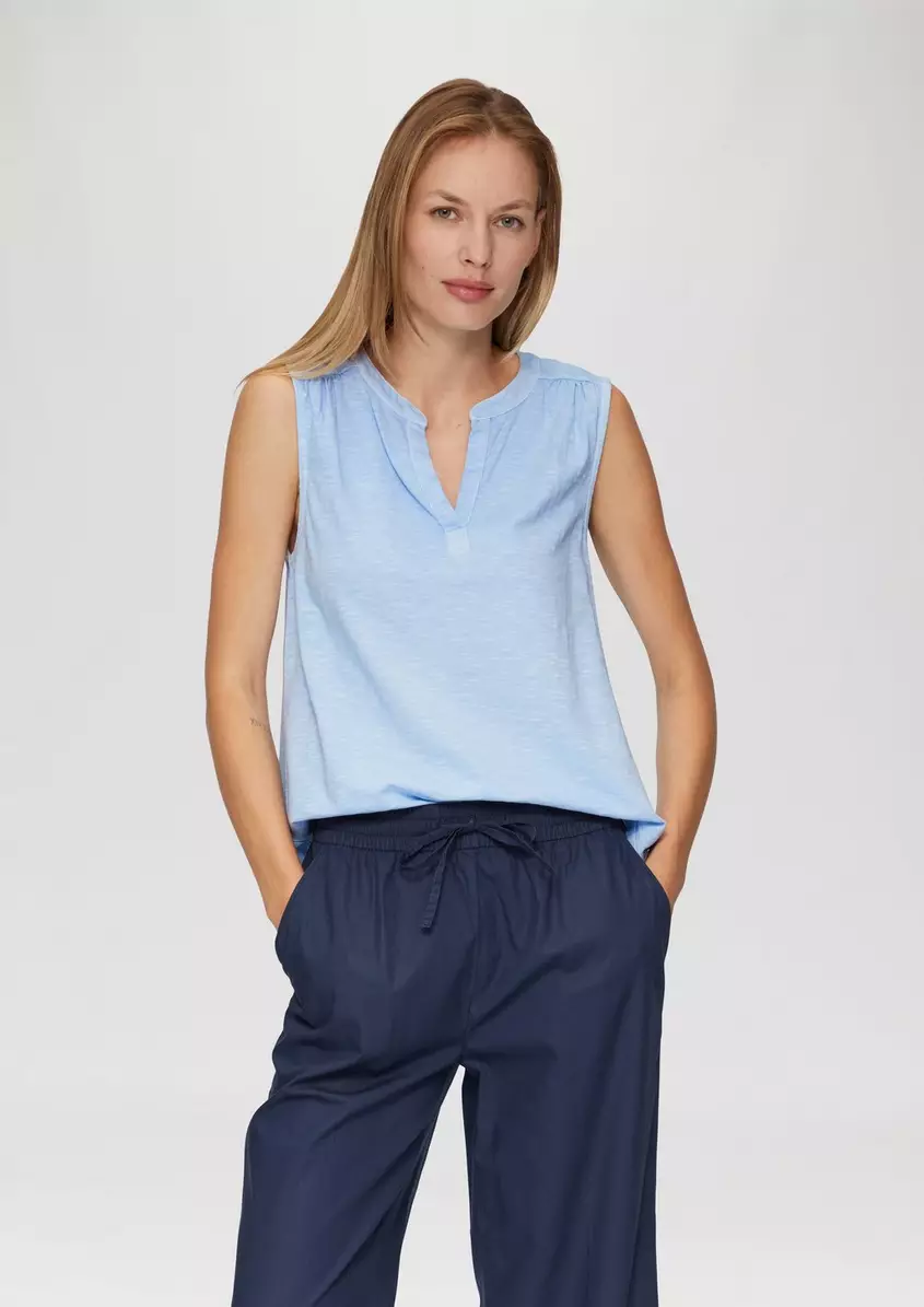 Ãrmelloses Shirt mit Tunika-Ausschnitt und Garment Dye