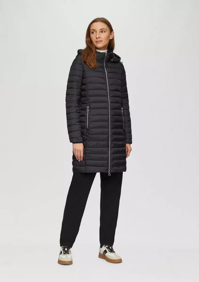 Lange Steppjacke mit abnehmbarer Kapuze
