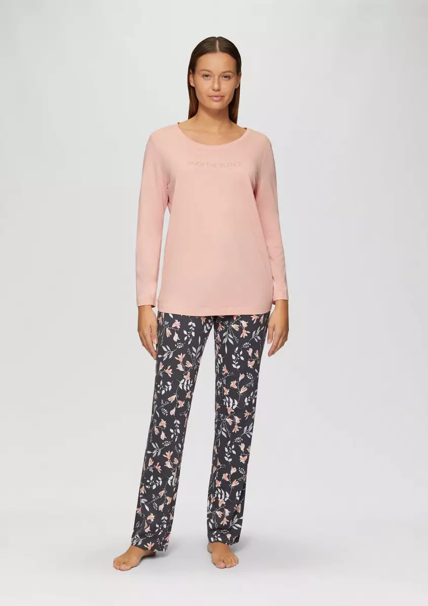 Kuschliger Pyjama mit Print-Details