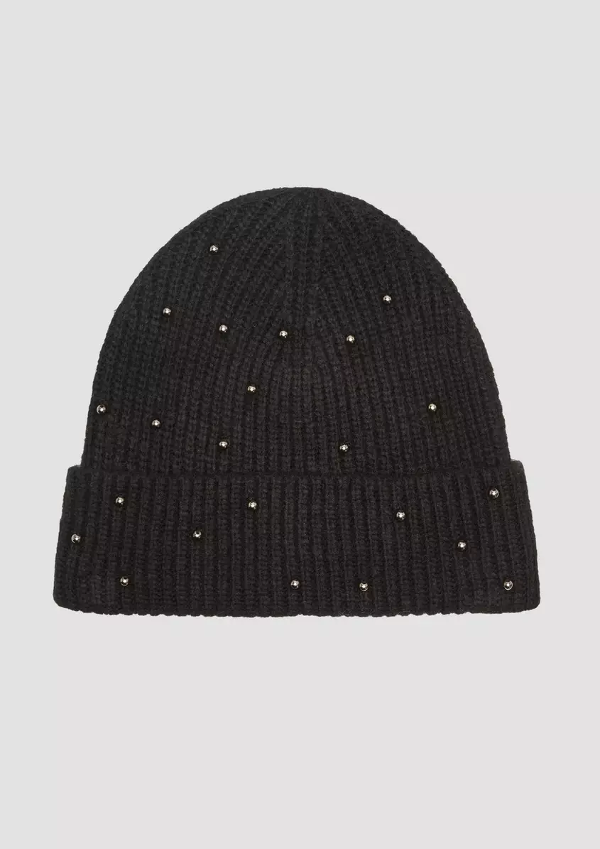 Gestrickte Beanie mit Schmuckperlen